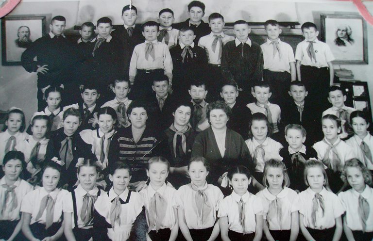 Нас осталась половина