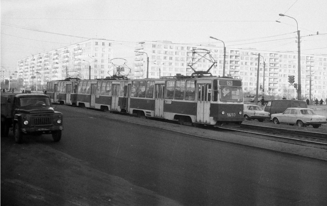Трамвай 25