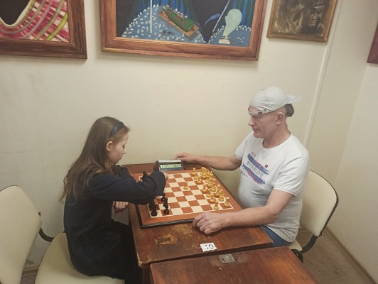 Звезда победная далече