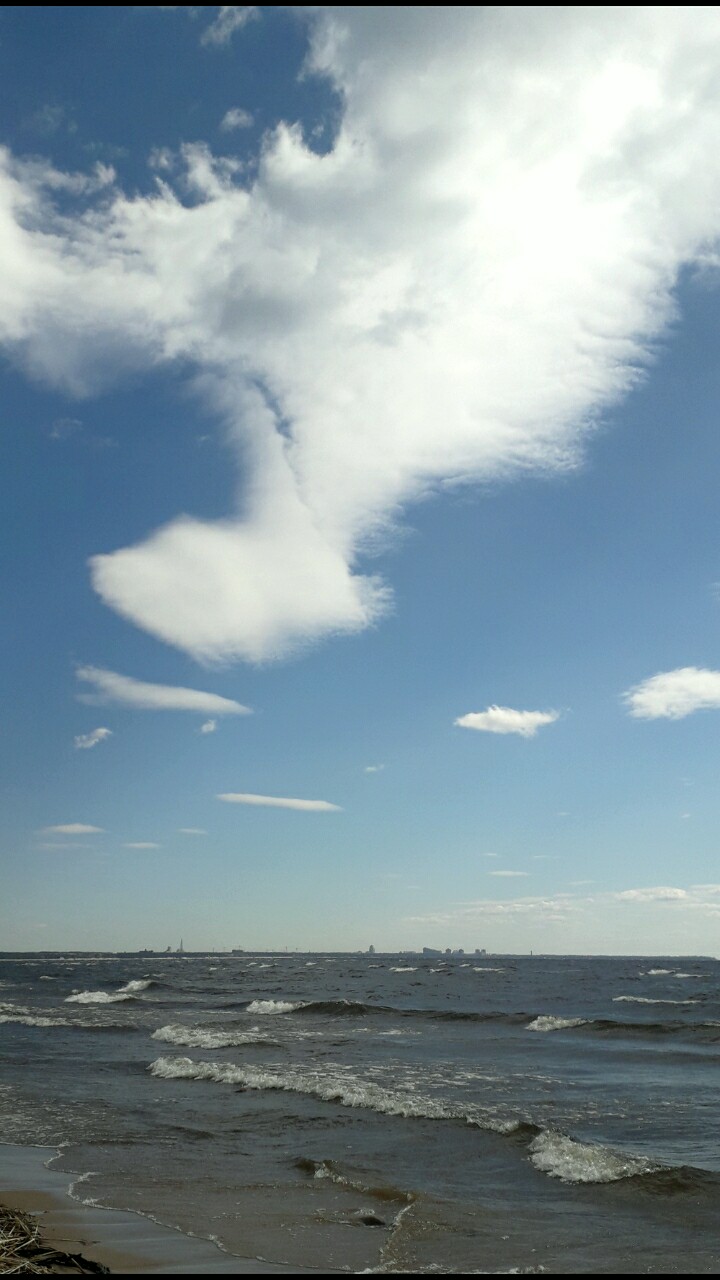 Плещут волны о берега кромку