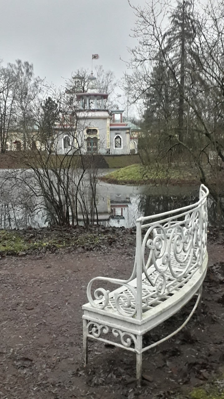 Бал прошёл, смывает осень краски