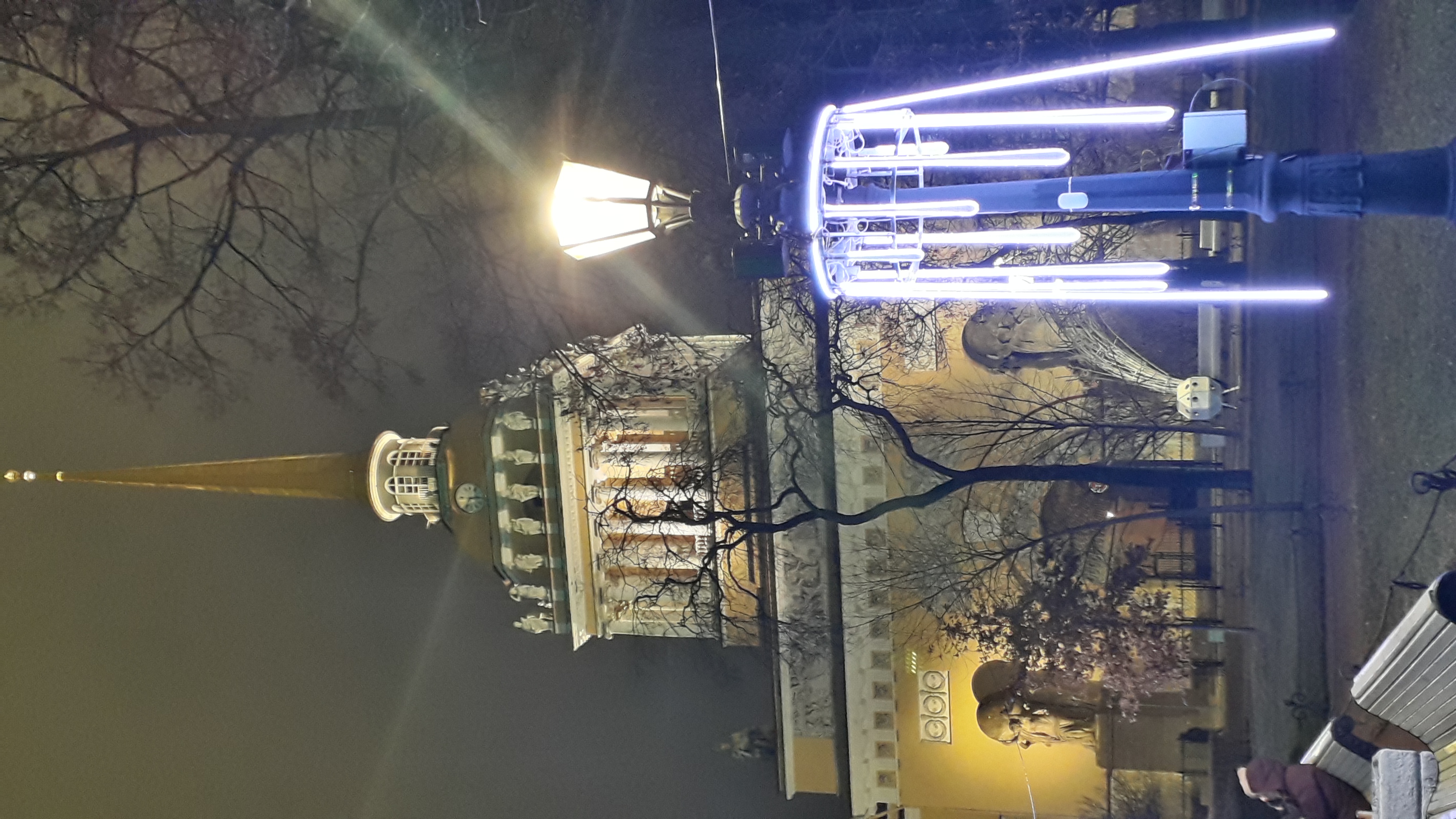 Огней вечерних блик на снеге