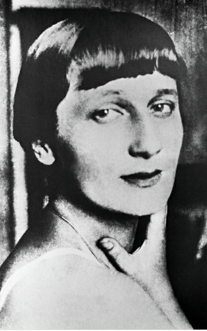 В параллель А. Ахматовой на стихи "Я пью за разорённый дом"