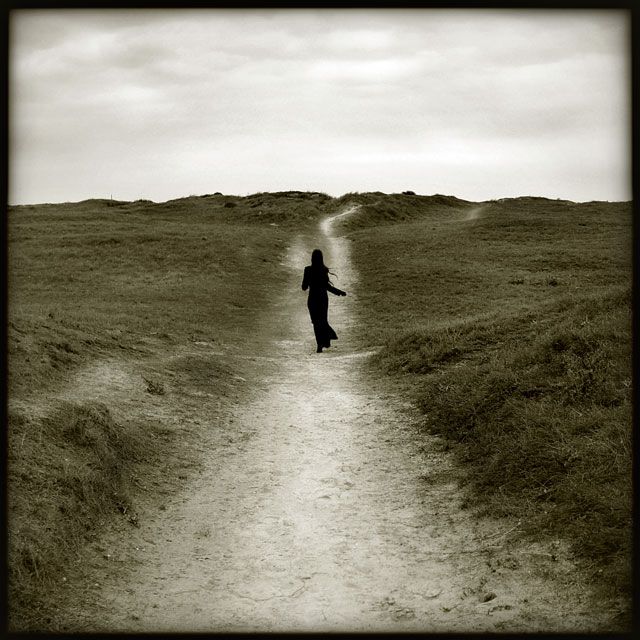 У пьедестала