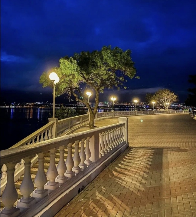 Прогулка по набережной. 