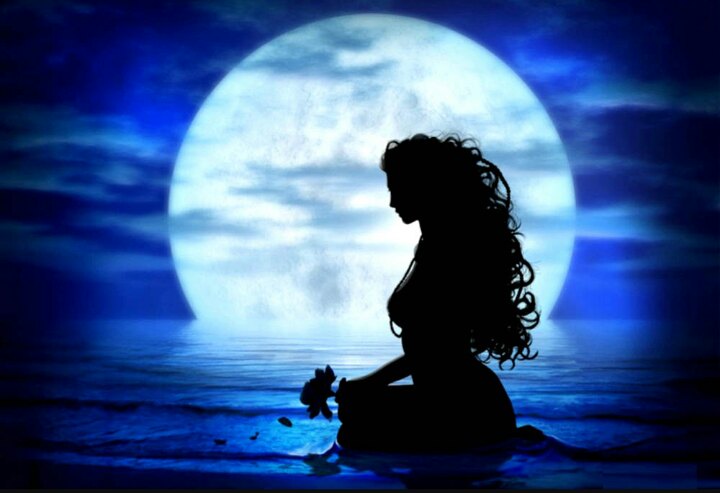 Расплескался по морю свет полной луны...